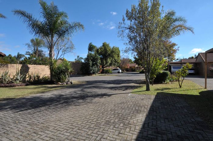 For Sale: Ground floor apartment in Moreleta Park with garden, inverter, and 2 garages.