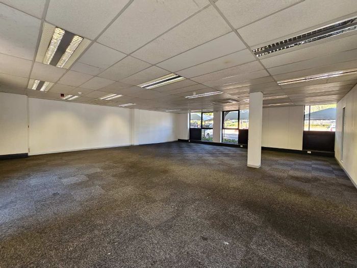 To Rent: Office in Constantia Kloof with 24-hour security, ample parking, and fibre internet.