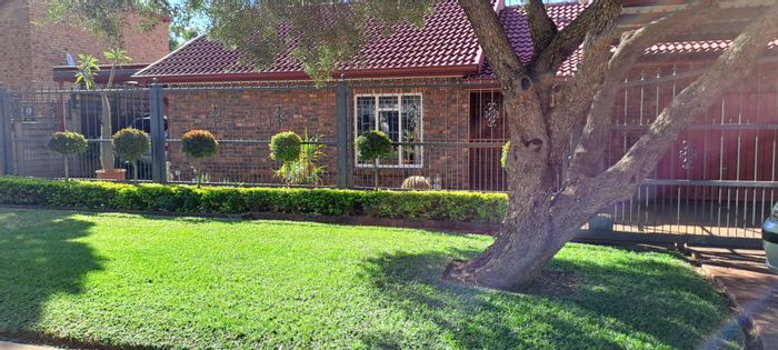 For Sale: Spacious Doornpoort House with Granny Flat, Pool, and 3 Garages