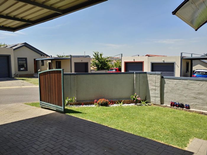 Properties in The Reeds, Centurion OYes Properties