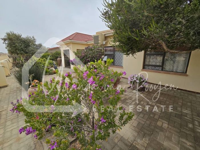 For Sale: Spacious 4-bedroom house in Henties Bay Central with entertainment areas.