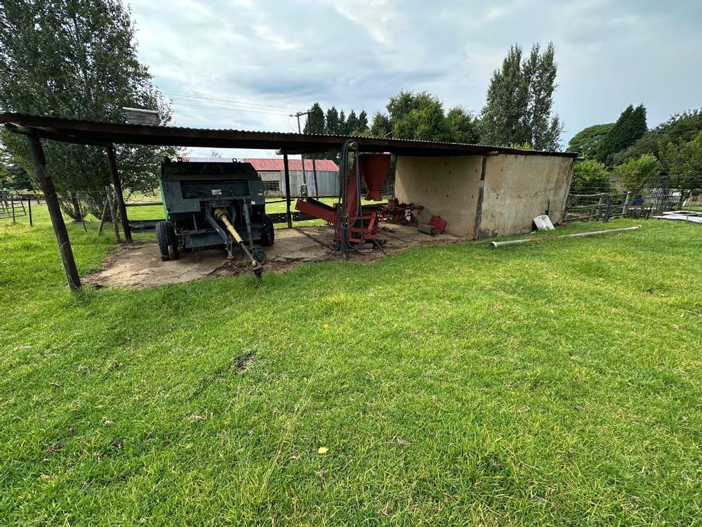 Farm office with shelter for implements 