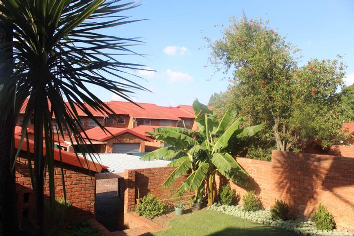 Property #2218398, Townhouse for sale in Corlett Gardens