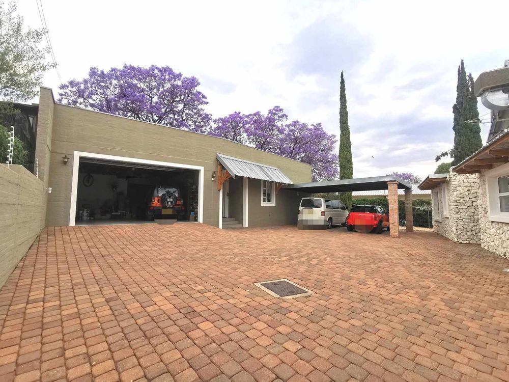 DOUBLE GARAGE FITS 3 CARS, DOUBLE CARPORT FITS 2 CARS 