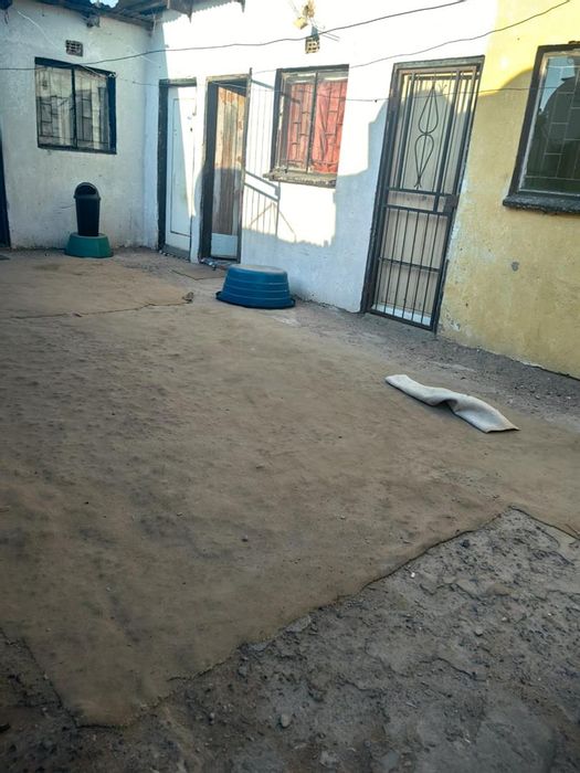 For Sale: Tembisa Central House with 3 Bedrooms, 7 Income-Generating Rooms.