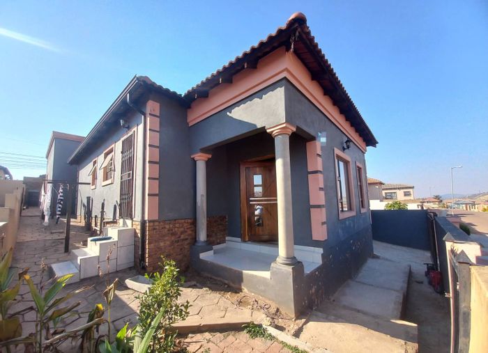 Atteridgeville House For Sale: 3 beds, extra rental units, prepaid electricity, secure yard.