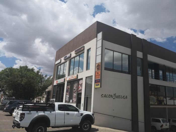 Windhoek Industrial Warehouse/Office For Sale: Southern Square, 542m², Includes Parking and Amenities