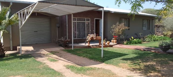 For Sale: House in Otavi Central with spacious kitchen, boma, and borehole.