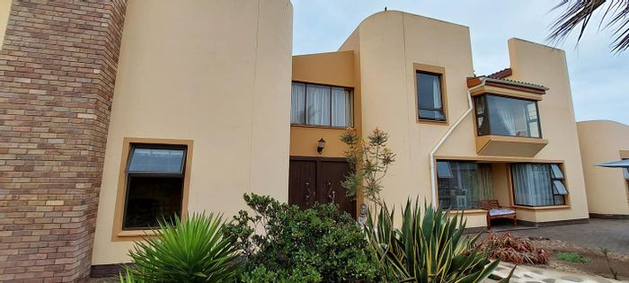 For Sale: Swakopmund Central House with Selfcatering Apartments & Main Home