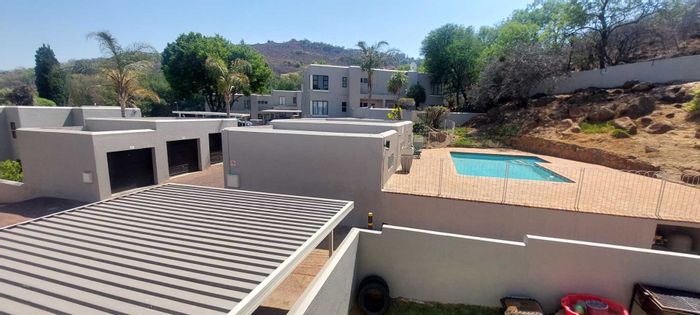 Bassonia Apartment For Sale: Two bedrooms, pool access, secure parking, scenic views.