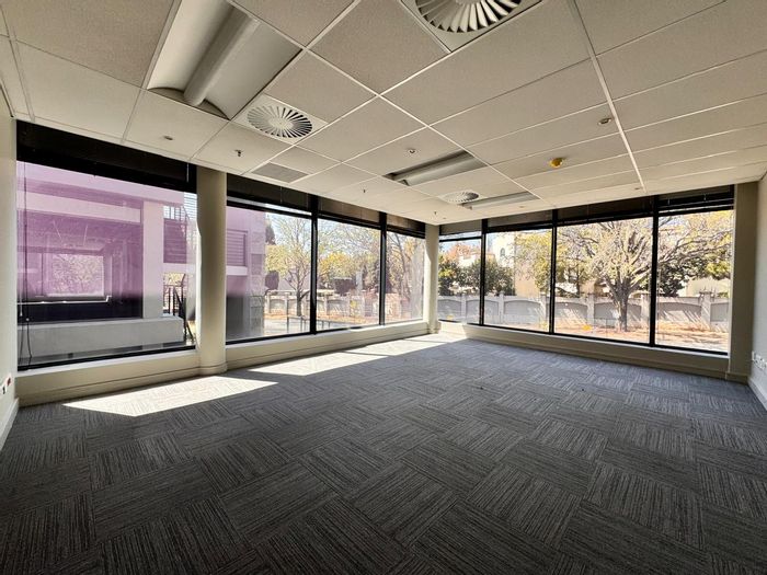 To Rent: Office in Waverley with 417 sqm, boardroom, and tenant installation allowance.