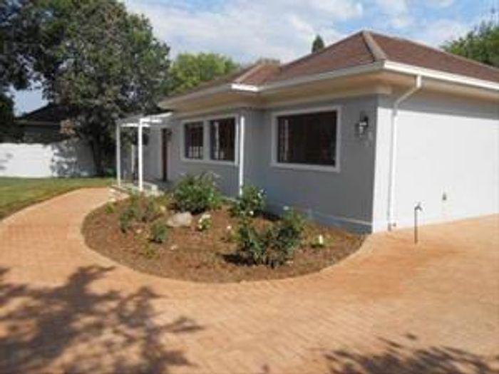 Parkdene House To Rent: 3 beds, patio with braai, double garage, secure community.