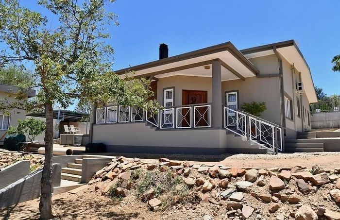 Klein Windhoek House For Sale: Spacious layout, garden, pool, and secure parking.