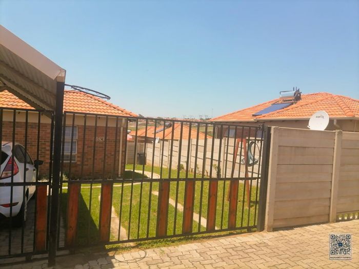 Two-Bedroom House For Sale in Thatch Hill Estate with 24/7 security and yard.