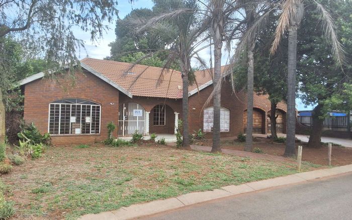 Property #2432189, House For Sale in Palm Ridge