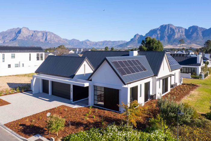 For Sale: House in Pearl Valley Golf & Country Estate with golf course access.