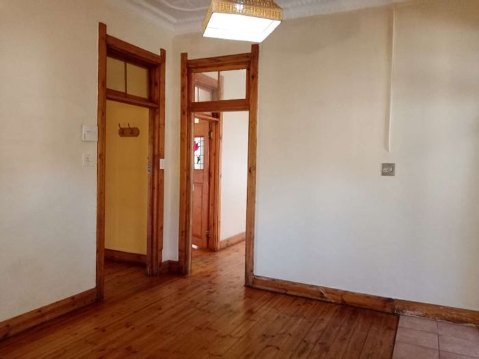Property #2100405, House pending sale in Westdene