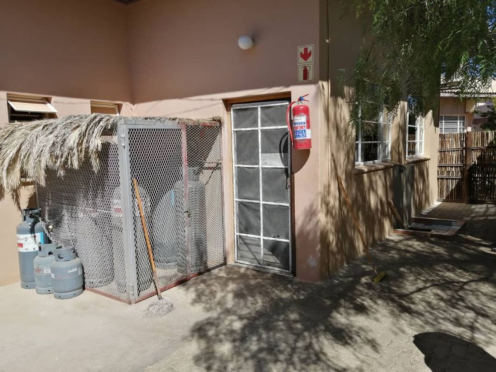 BAHNHOF HOTEL GAS CAGE