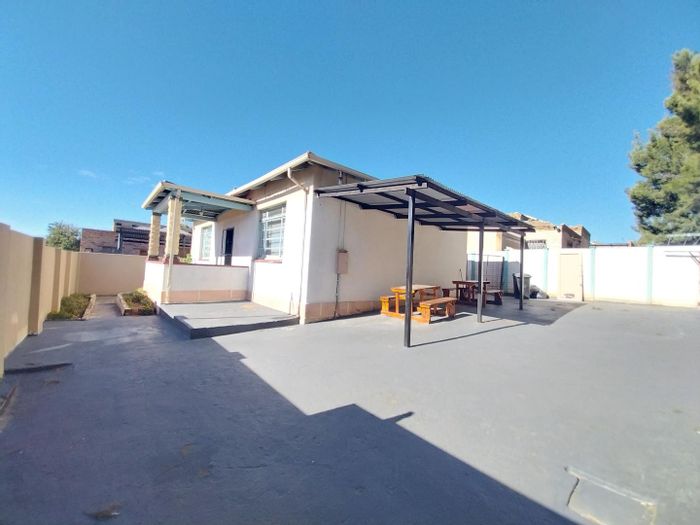 Property #2231365, House for sale in Krugersdorp Central