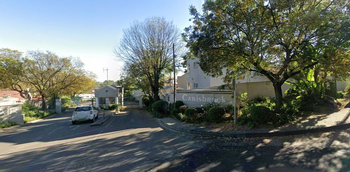 Cluster To Rent in Douglasdale: 3 beds, solar backup, private garden, pet-friendly.