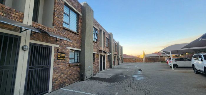 New Redruth Apartment For Sale: 2 bedrooms, pet-friendly, braai area, parking included.