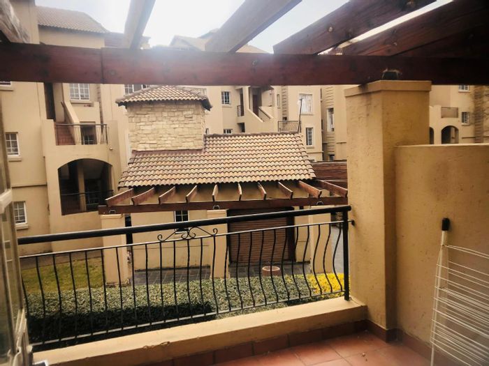 Castleview Apartment For Sale: 2 Bedrooms, pool access, secure complex living.