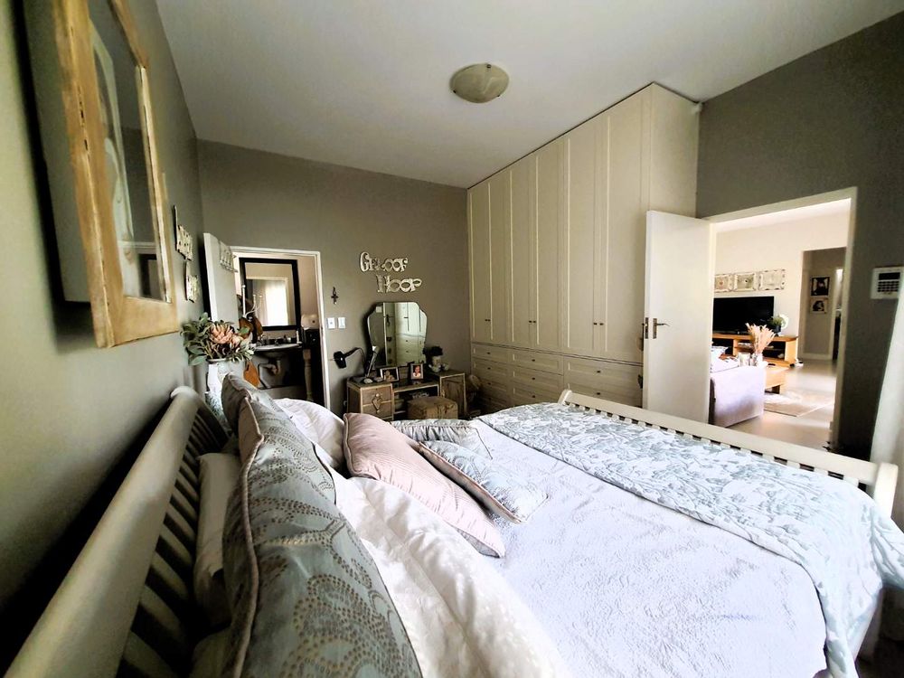 Ground floor main bedroom