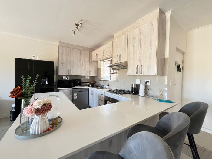 Illiondale Apartment For Sale: 2 beds, 2 baths, balcony, secure parking, power stability.