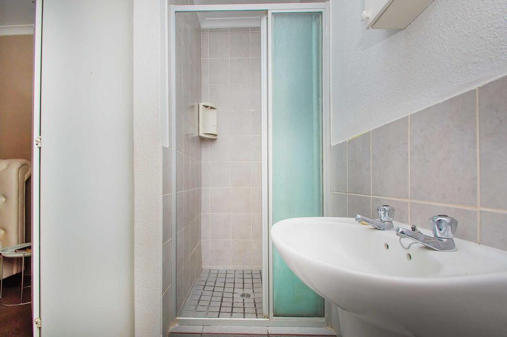 En-suite shower