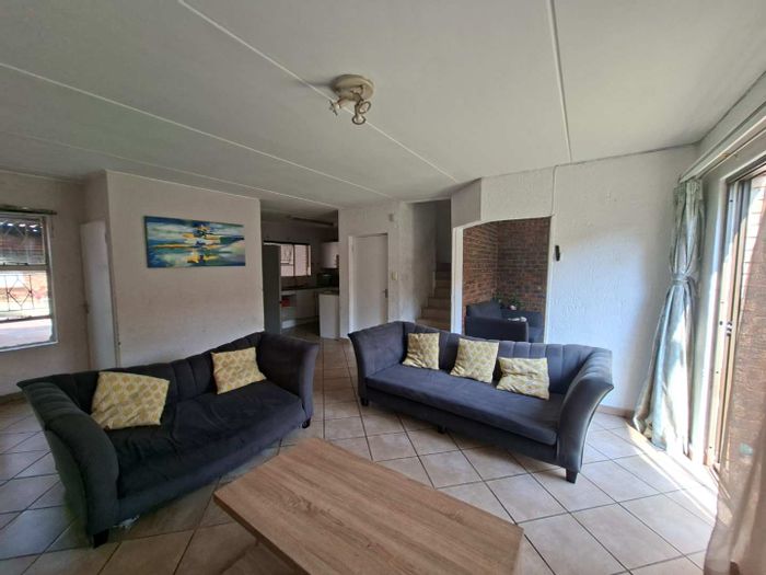 Property #2418126, Townhouse For Sale in Buccleuch