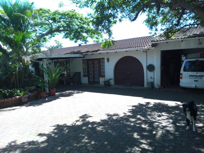 For Sale: Glen Hills House with 4 beds, pool, flatlet potential, ample parking.
