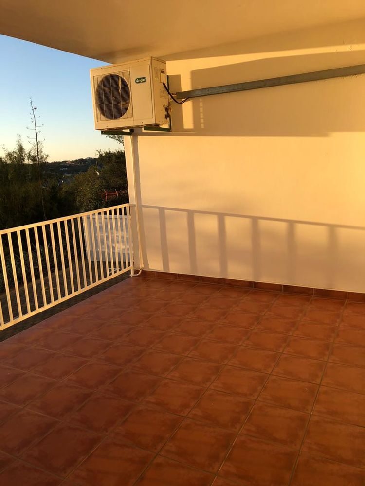 SOACIOUS PATIO WITH MOUNTAIN VIEW