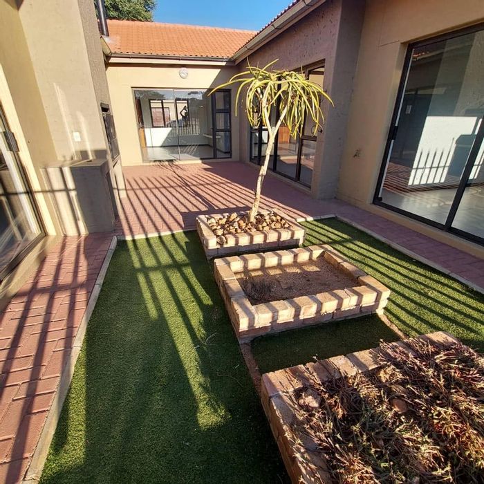 Property #2337344, Townhouse For Sale in Okahandja Central