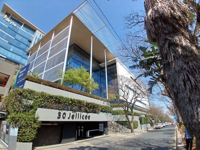 To Rent: Spacious 561 sqm office with private balcony in Rosebank.