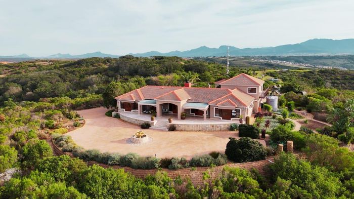 Grootbrakhoogte House For Sale: Spacious home with pool, views, and entertainment areas.