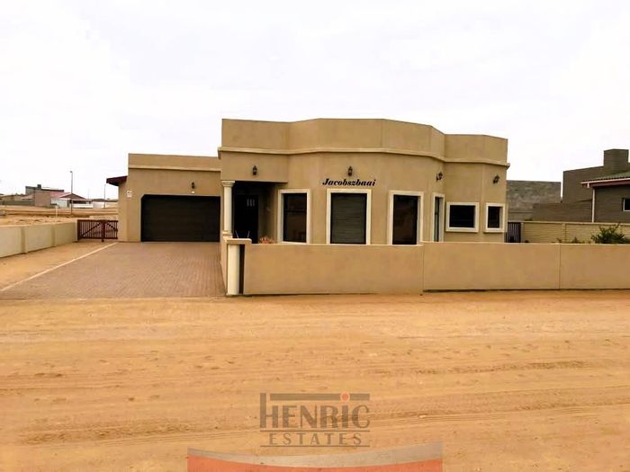 Property #2427036, House For Sale in Henties Bay Central