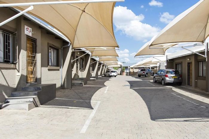 Townhouse for Sale in Pioniers Park Ext 1: 2 Beds, Courtyard, Secure Complex.