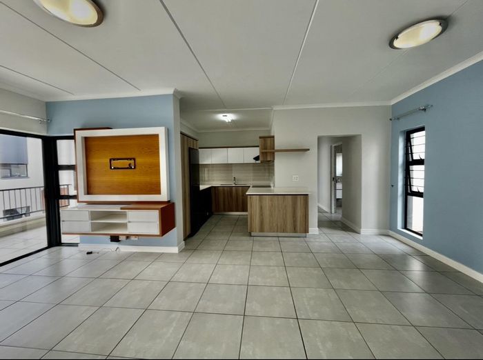 Ballito Central Apartment For Sale: 3 beds, lifestyle center, gym, cinema, dog park.