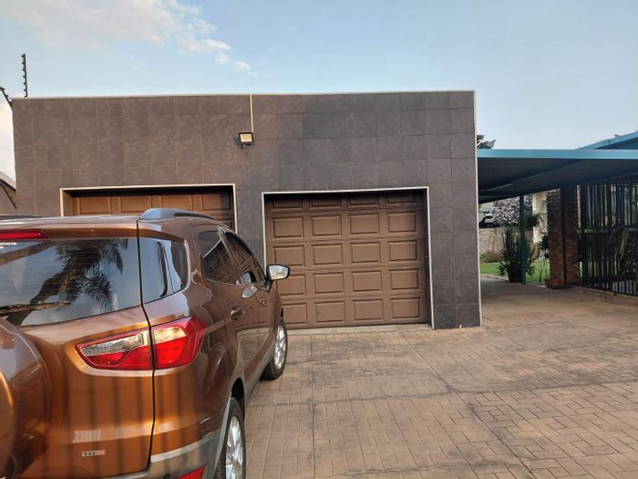 4-Bedroom House in Birchleigh For Sale with Garden, Solar Panels, and Braai Areas.