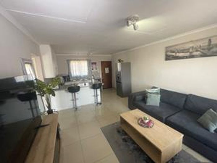 Chloorkop Apartment For Sale: 2 Bedrooms, gated security, balcony, convenient location.