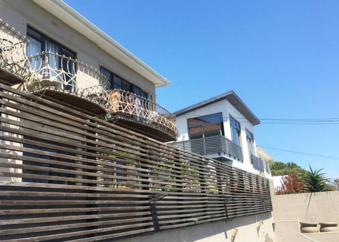 Property #2105866, Apartment rental monthly in Sea Point