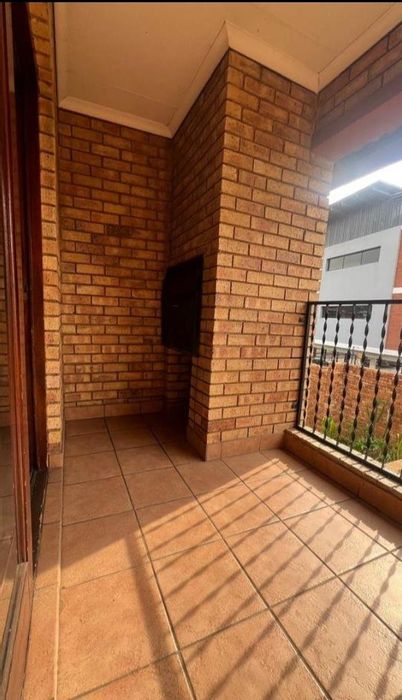 2-Bedroom Apartment To Rent in Bedfordview Central with pool access and secure parking.