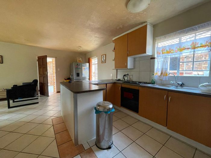 For Sale: 2-Bedroom Apartment in Moreleta Park with pool, security, and garage.