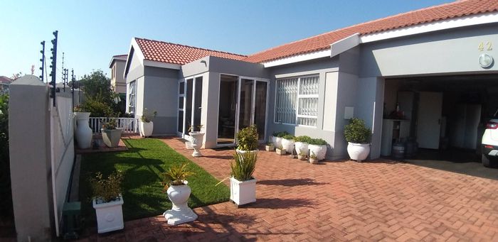 Property #2141706, Townhouse for sale in Sonneveld