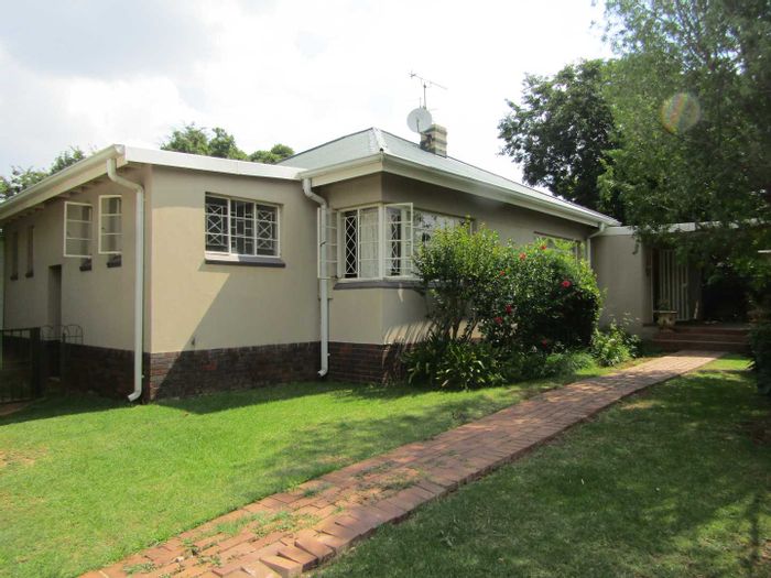 Sydenham House For Sale: 3 bedrooms, lounge, covered patio, double carport, garden.