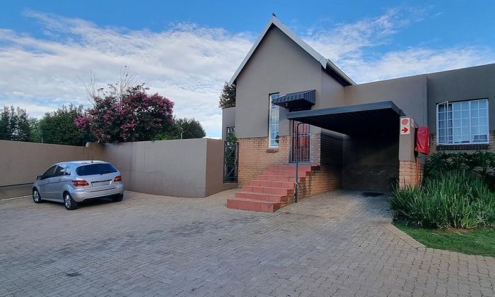 Property #1993490, Townhouse sold in Radiokop