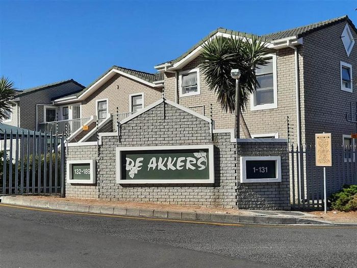 2-Bedroom House in Oak Glen with Garden, Parking, and Open Plan Living - To Rent