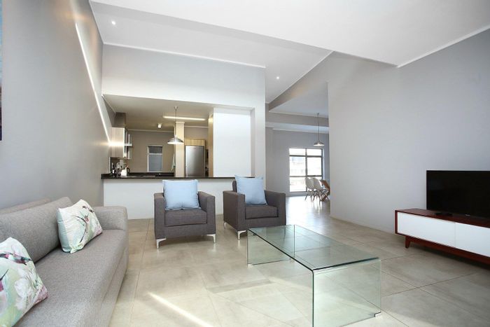 3 Bed, 2.5 Bath Apartment in Oaklands To Rent with Pool and Security.