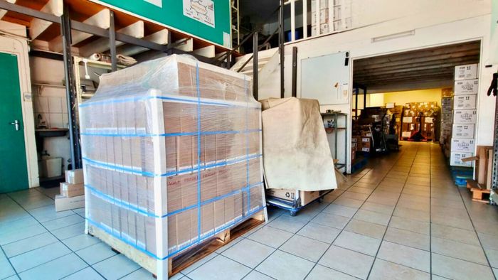 For Sale: Glen Anil Industrial Unit with mezzanine, offices, and secure access.