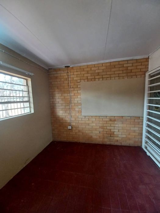 Property #2392373, Cottage Rental Monthly in Silverton